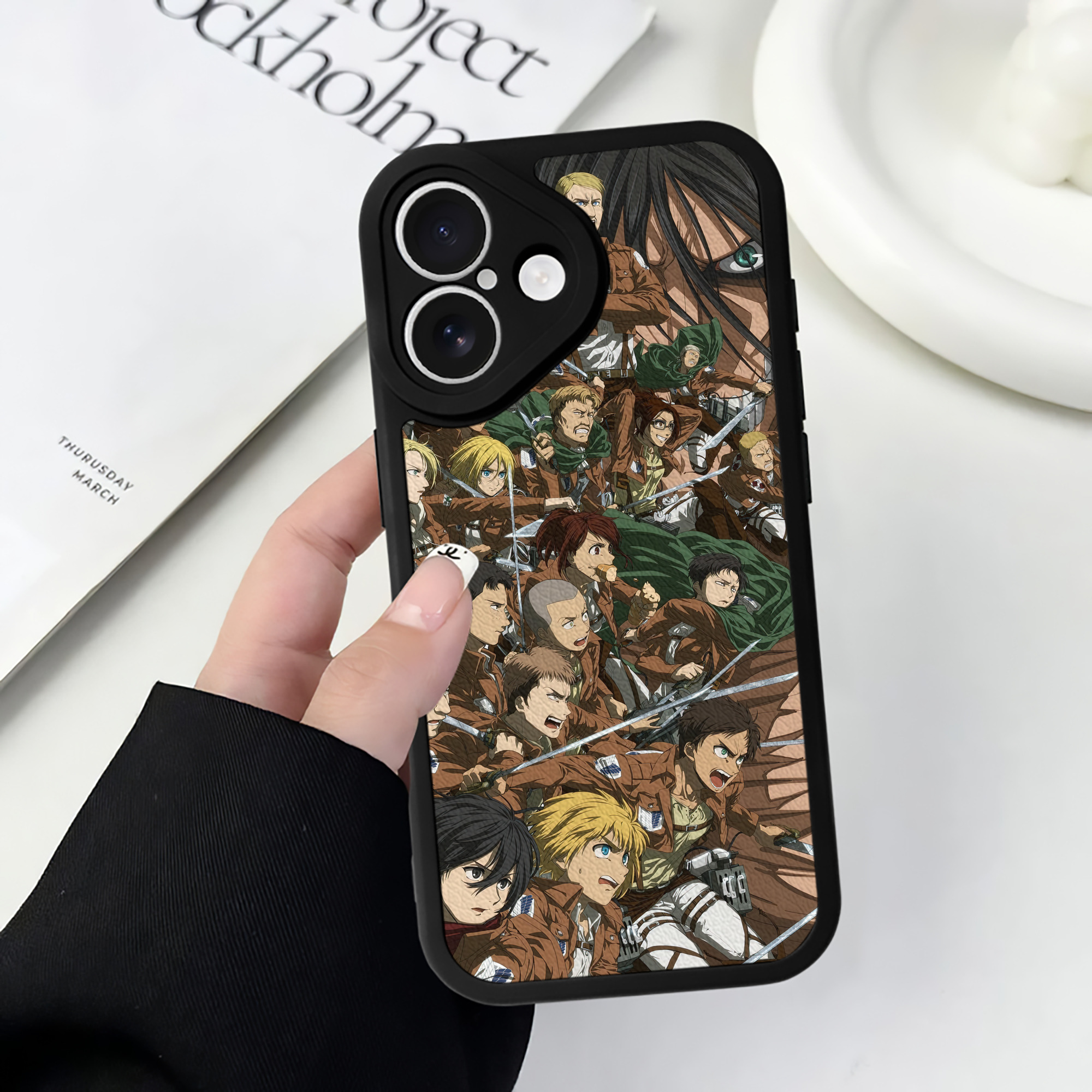 （画像用） 進撃の巨人 Attack on Titan 【iPhone 16シリーズ対応】シリコンスマホケース（レザー調） 材質：シリコン